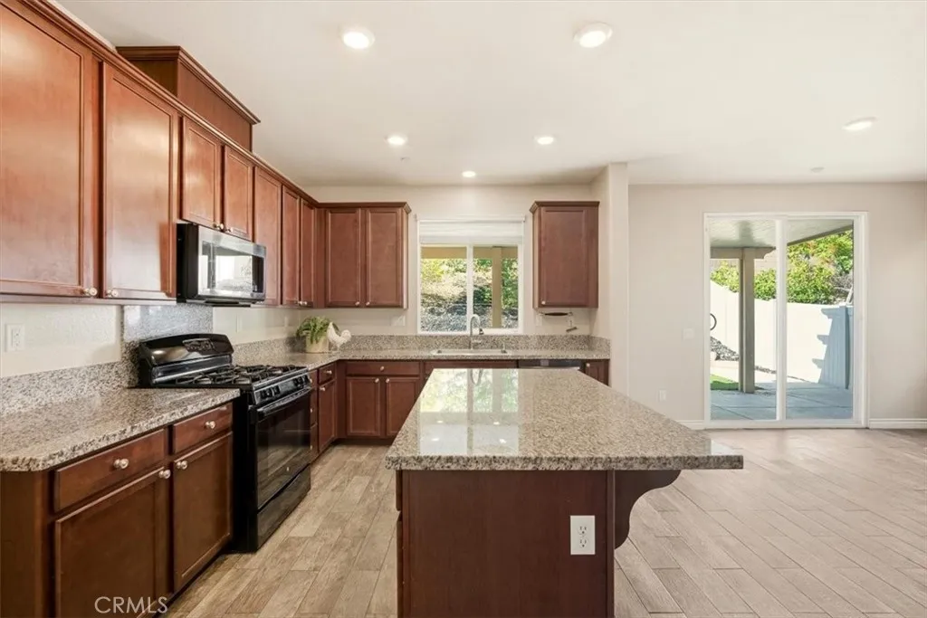 3715 Bur Oak, San Bernardino, California 92407 home-pic-14