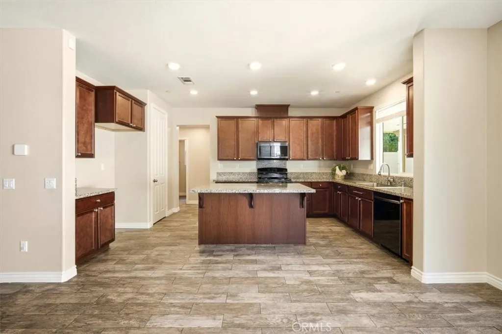 3715 Bur Oak, San Bernardino, California 92407 home-pic-10