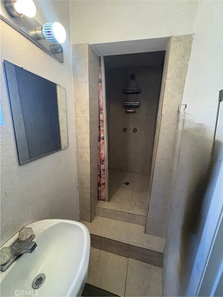 2110 E 113th, Los Angeles, California 90059 home-pic-7