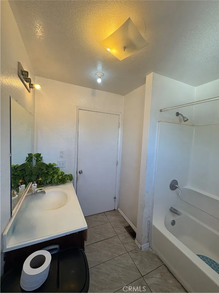 2110 E 113th, Los Angeles, California 90059 home-pic-28