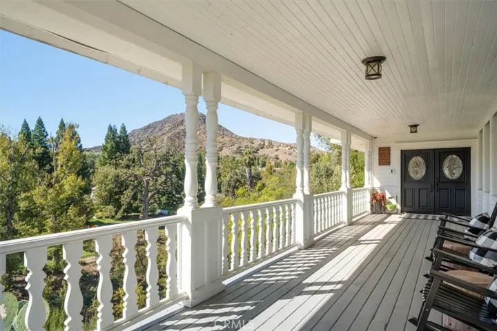 Front Porch & Entryway