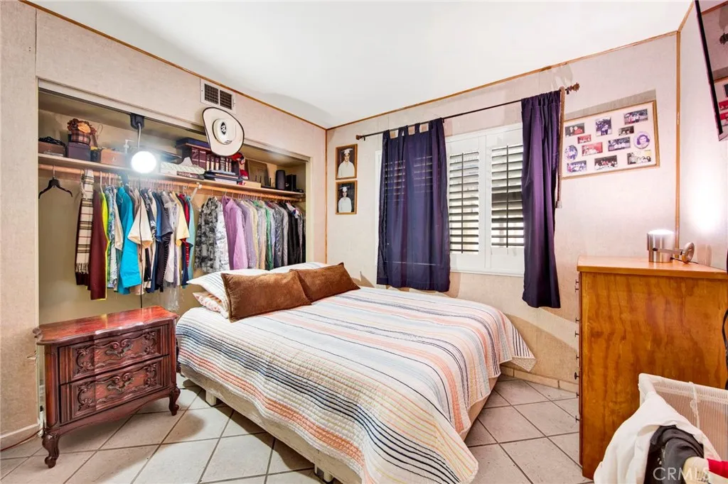 970 W Norwood Street, Rialto, California 92377 home-pic-6