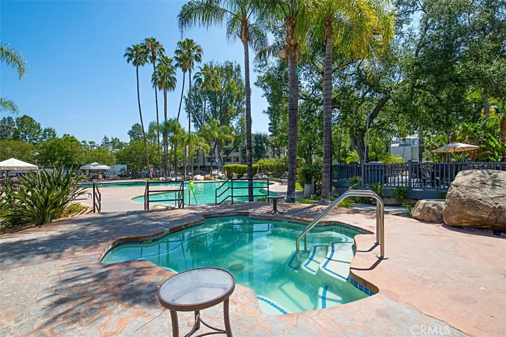 21400 Burbank Boulevard 313, Woodland Hills, California 91367 home-pic-40