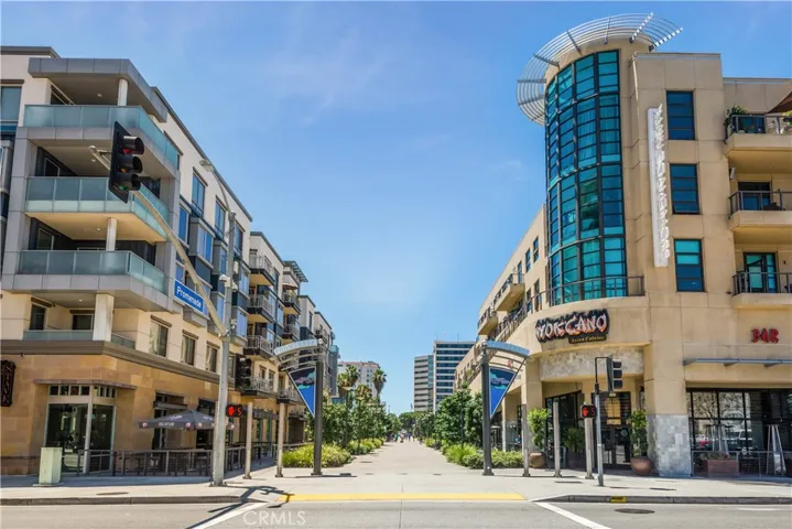 Area Shopping, Dining, & Entertainment
