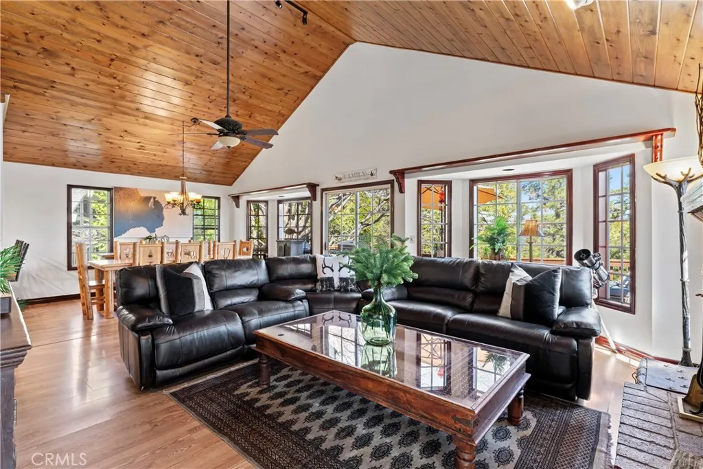 221 Grizzly Road, Lake Arrowhead, California 92317 home-pic-0