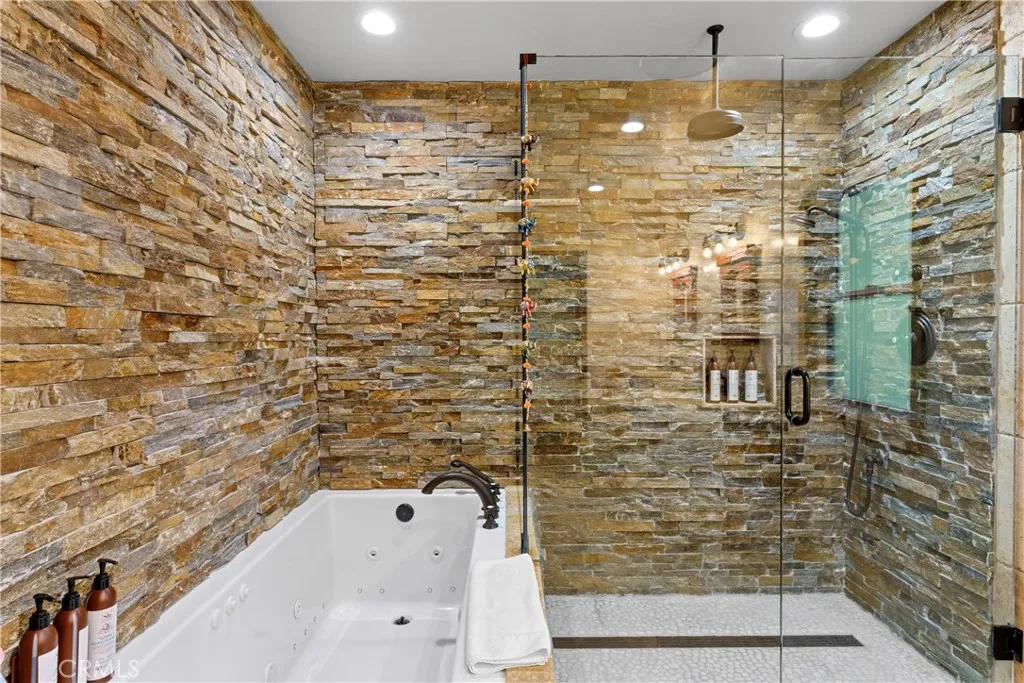 221 Grizzly Road, Lake Arrowhead, California 92317 home-pic-12