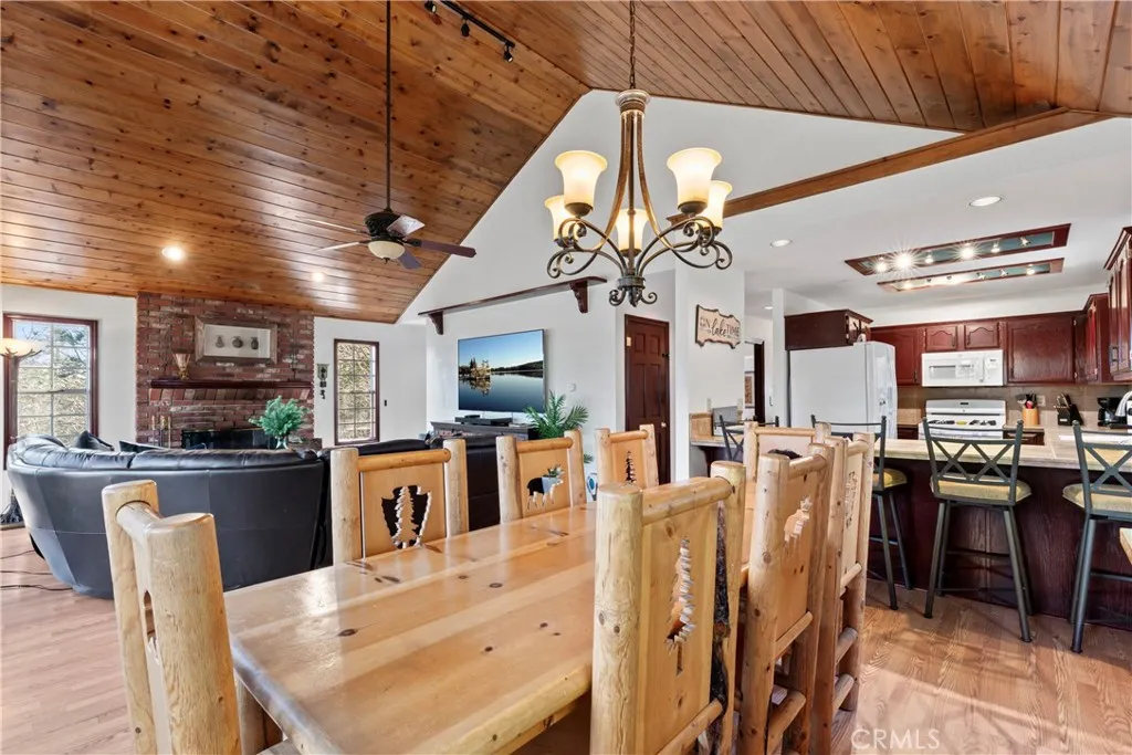 221 Grizzly Road, Lake Arrowhead, California 92317 home-pic-3