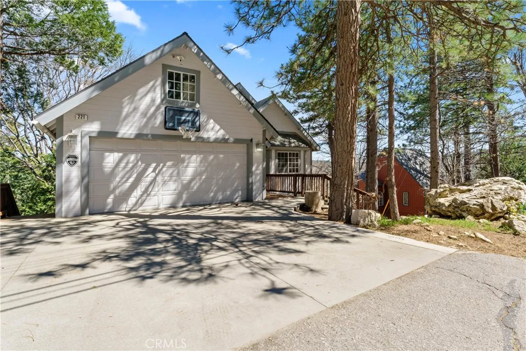 221 Grizzly Road, Lake Arrowhead, California 92317 home-pic-2