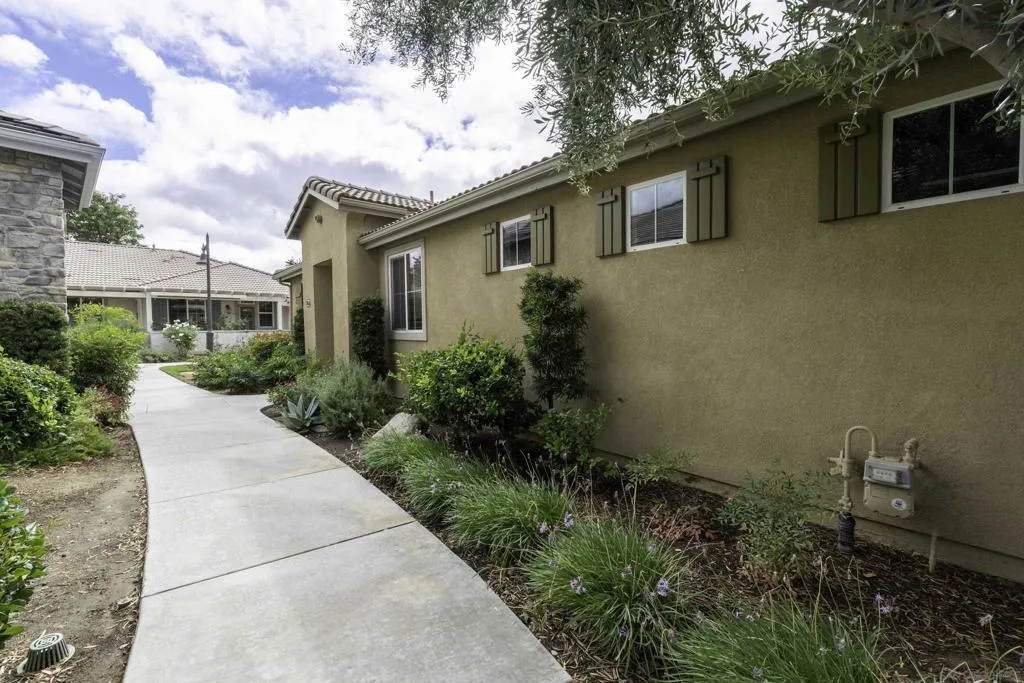 1645 Beaver Creek A, Beaumont, California 92223 home-pic-2