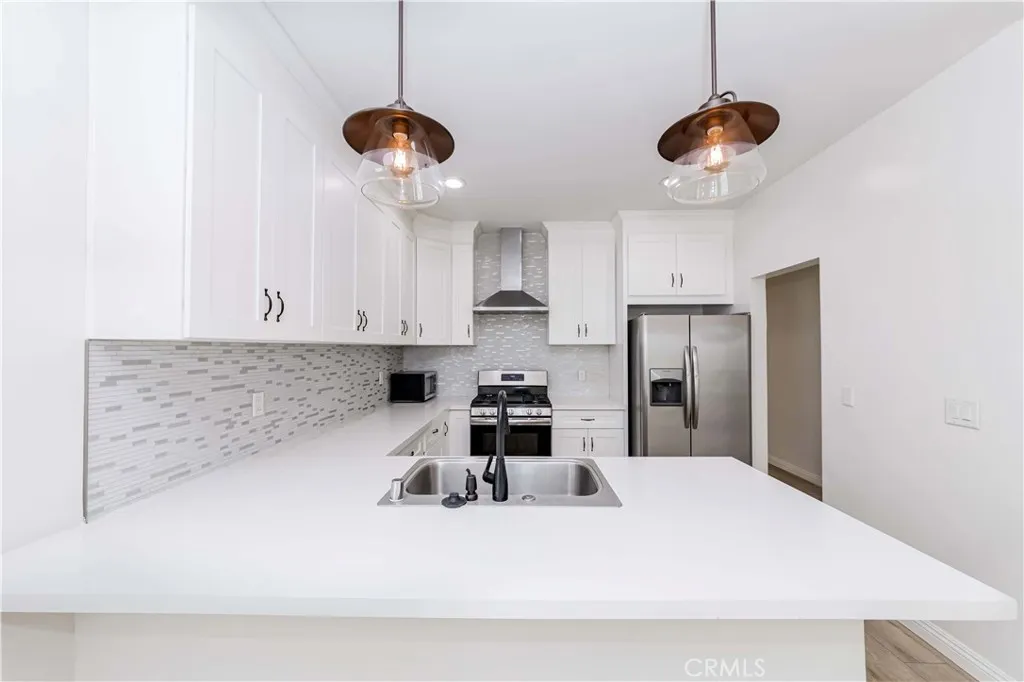 351 N Spaulding Ave, Los Angeles, California 90036 home-pic-1