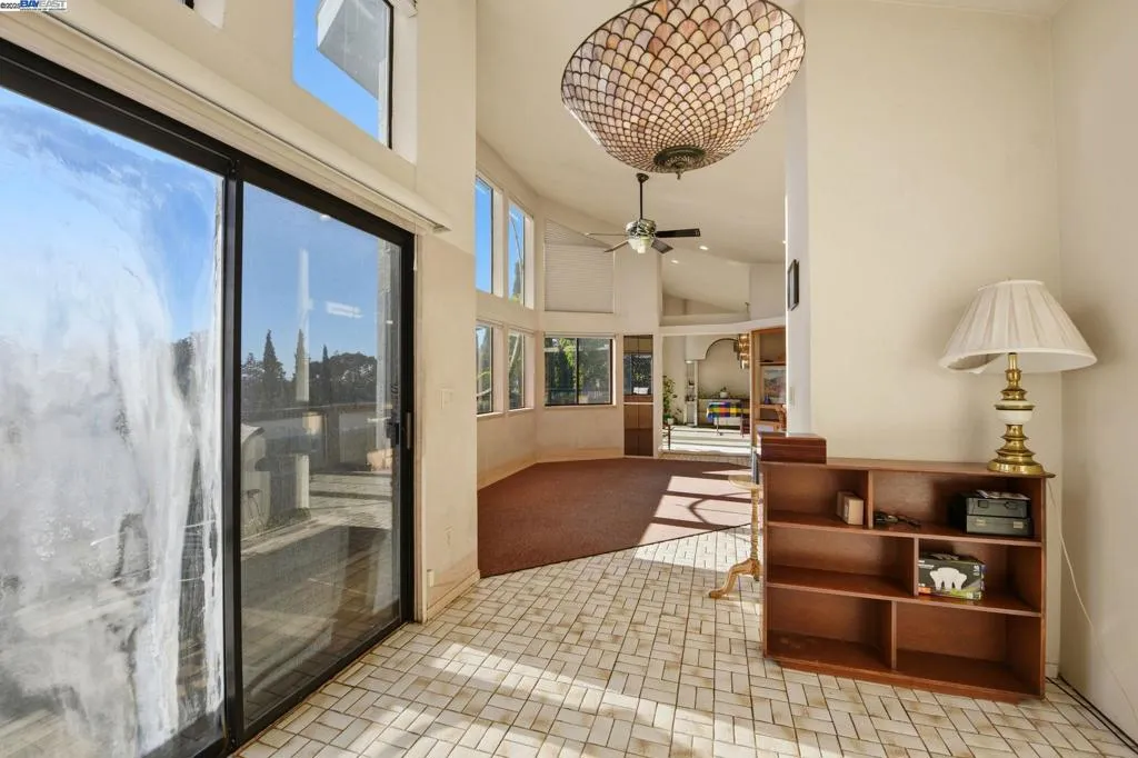 29673 Holiday St, Hayward, California 94544 home-pic-22