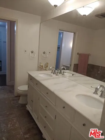 primary bath with 2 sinks