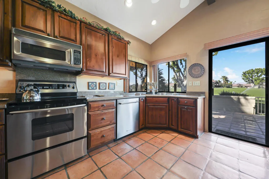 360 Running Springs Drive, Palm Desert, California 92211 home-pic-12