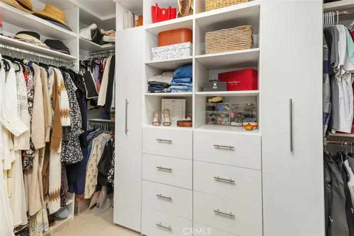 Custom Walk-In-Closet built-in system