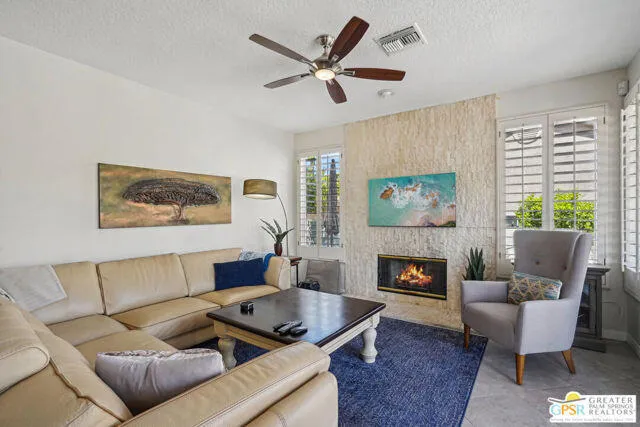 364 family rm fplace