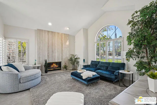 364 Ok front living rm