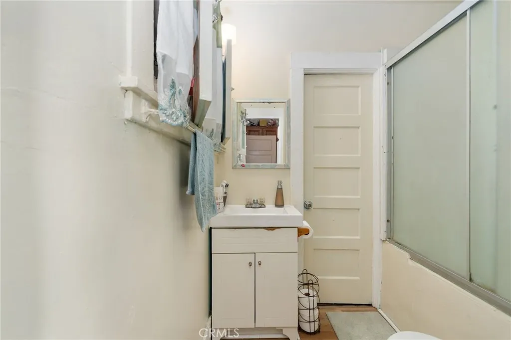 2210 Scott Avenue, Los Angeles, California 90026 home-pic-13