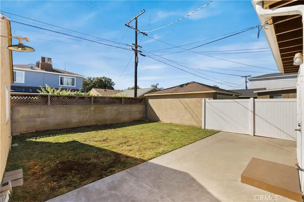 2030 W 95th, Los Angeles, California 90047 home-pic-23