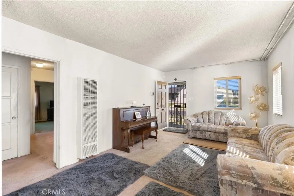 2030 W 95th, Los Angeles, California 90047 home-pic-6