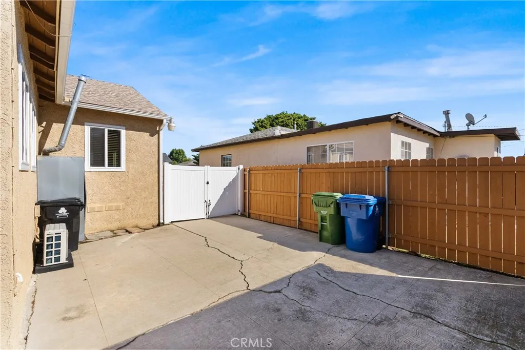 2030 W 95th, Los Angeles, California 90047 home-pic-26