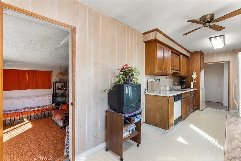 2030 W 95th, Los Angeles, California 90047 home-pic-15