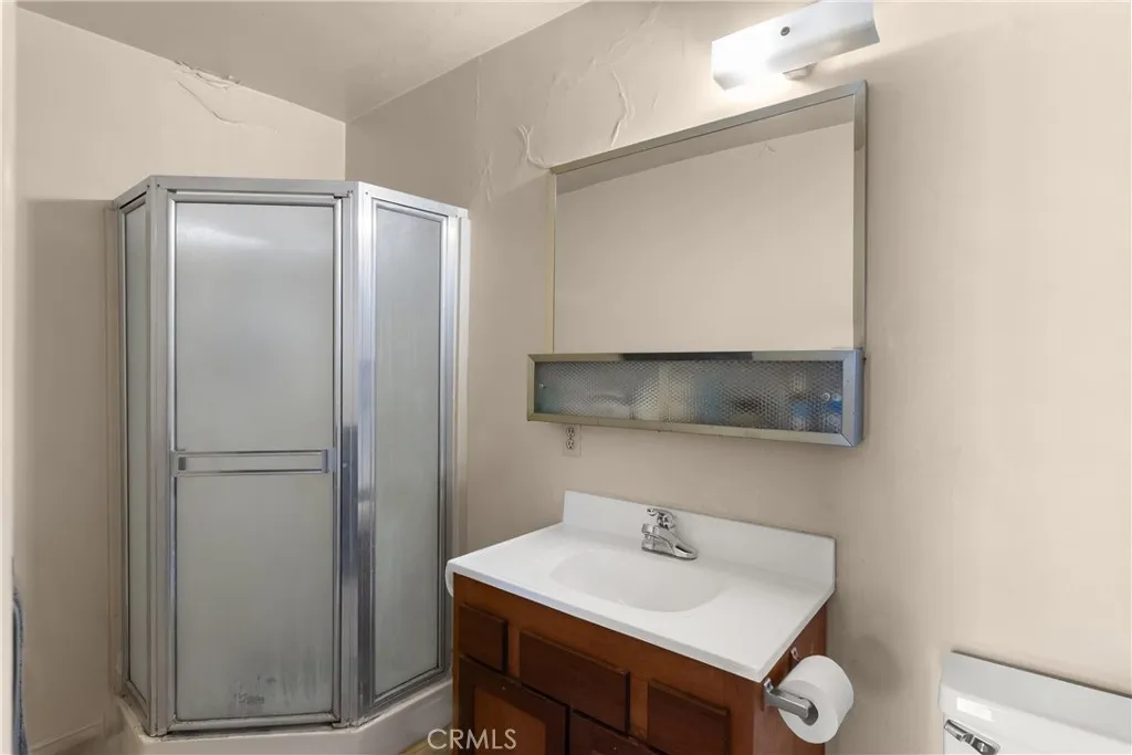 2030 W 95th, Los Angeles, California 90047 home-pic-18