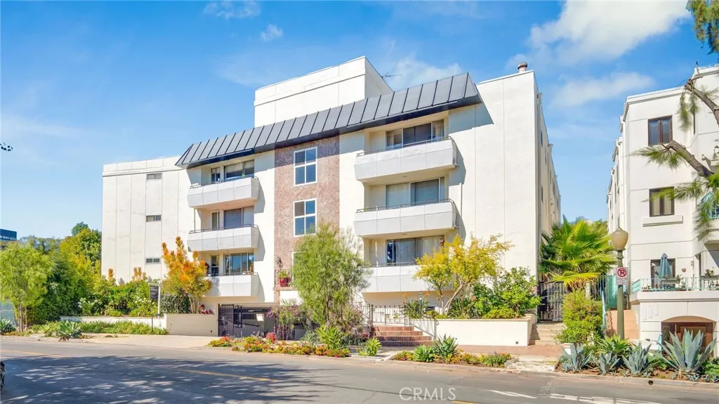 10725 Ohio Avenue 301, Los Angeles, California 90024 home-pic-1