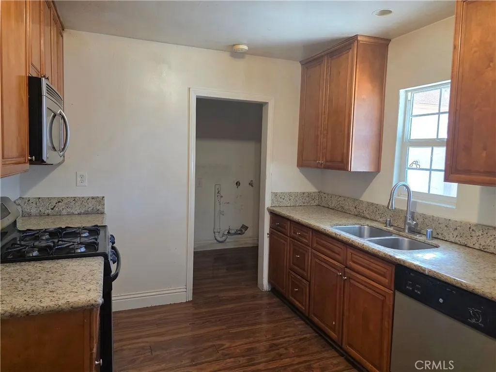 1110 W Cubbon, Santa Ana, California 92703 home-pic-9