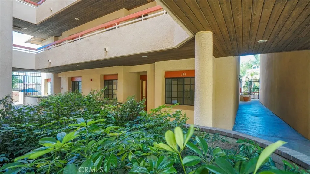 941 W Carson Street 106, Torrance, California 90502 home-pic-0