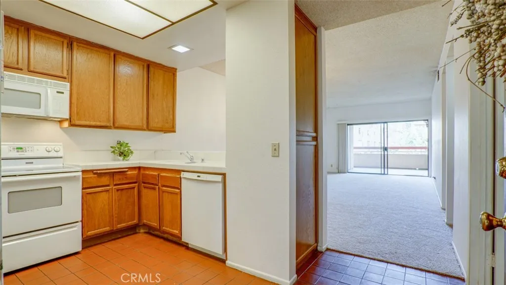 941 W Carson Street 106, Torrance, California 90502 home-pic-8
