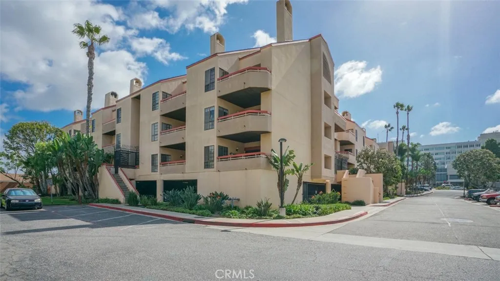 941 W Carson Street 106, Torrance, California 90502 home-pic-31