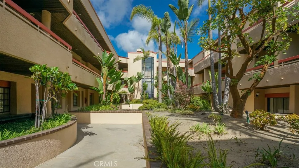 941 W Carson Street 106, Torrance, California 90502 home-pic-1