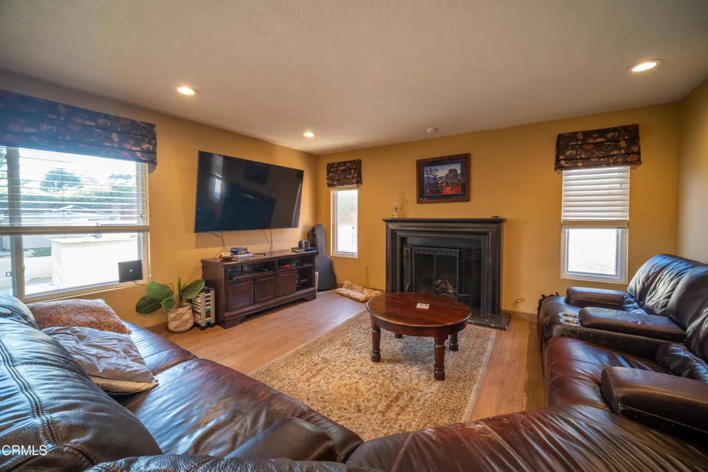2496 Parkway Drive, Camarillo, California 93010 home-pic-5