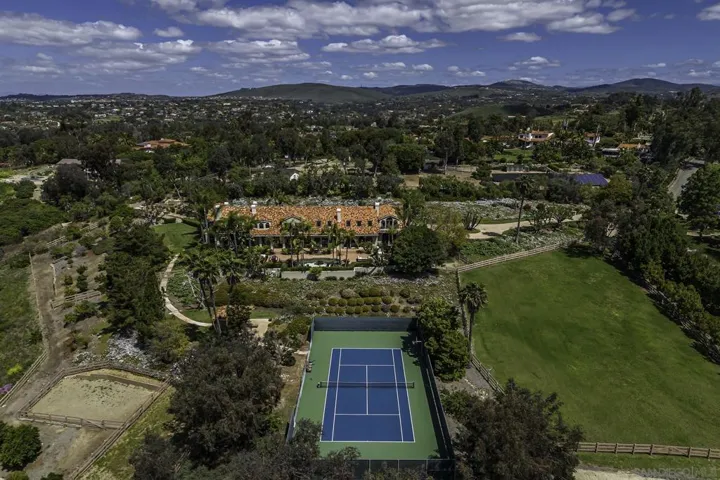 The horses can run and the tennis players will enjoy this recently re-surfaced regulation tennis court.