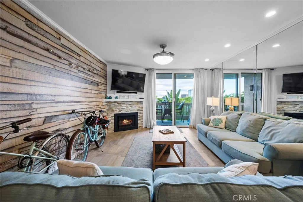 999 N Pacific Street F101, Oceanside, California 92054 home-pic-3