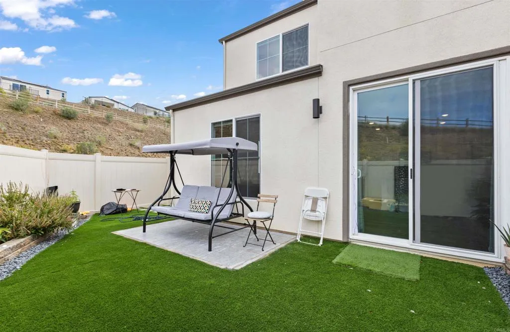 35228 Tuft Place, Fallbrook, California 92028 home-pic-12