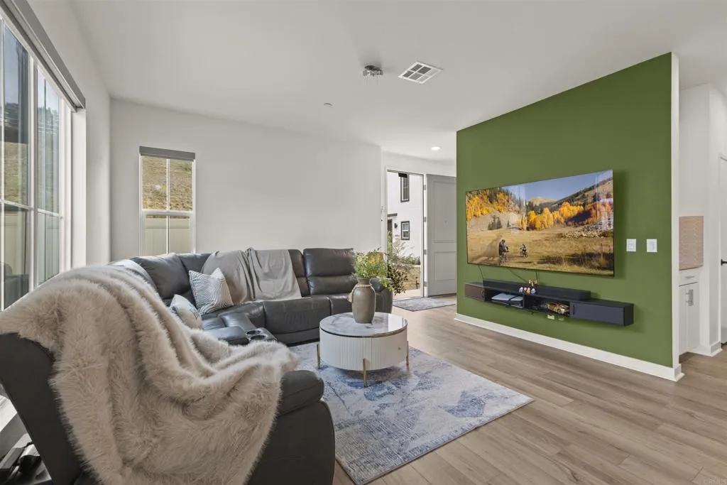 35228 Tuft Place, Fallbrook, California 92028 home-pic-3