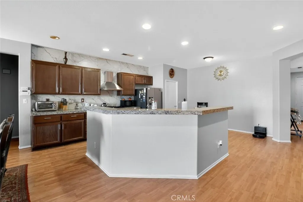 15940 Greyrock Street, Victorville, California 92395 home-pic-9