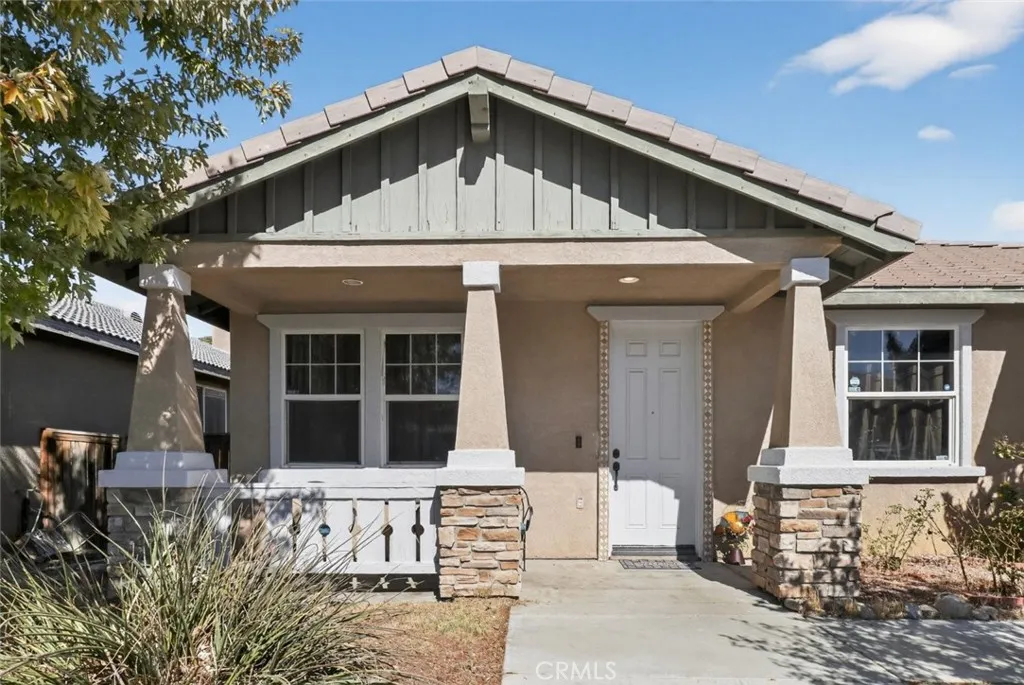 15940 Greyrock Street, Victorville, California 92395 home-pic-1
