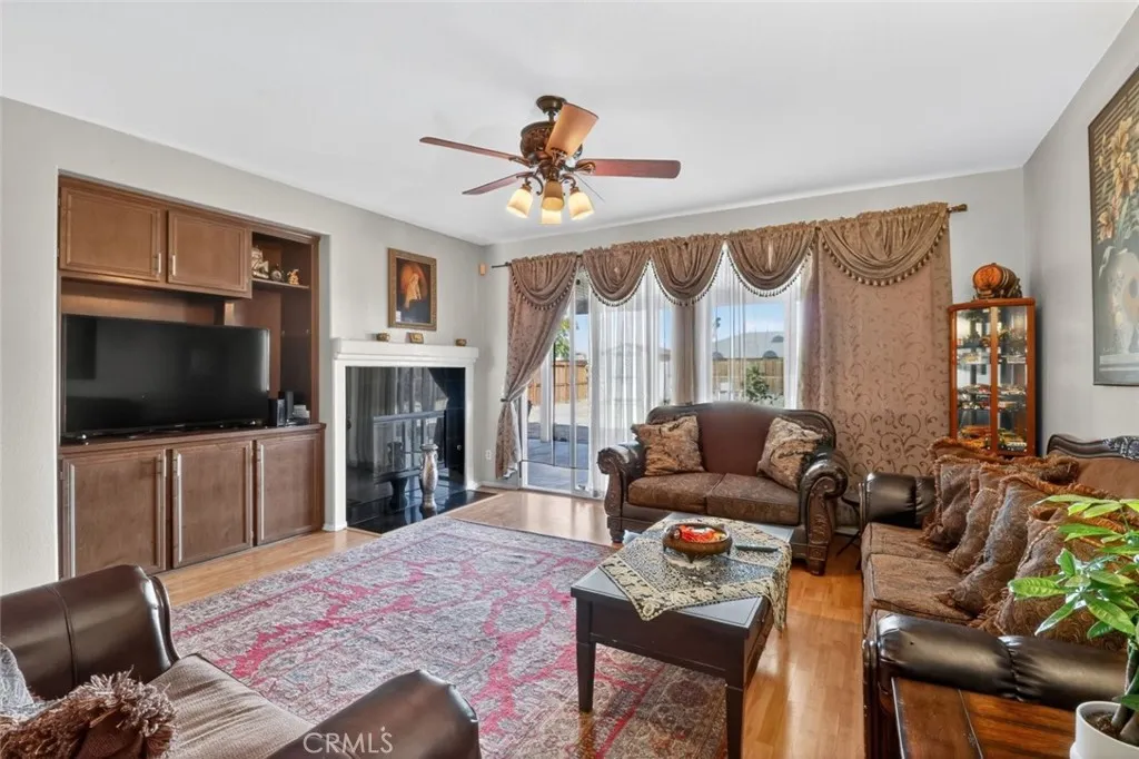15940 Greyrock Street, Victorville, California 92395 home-pic-6