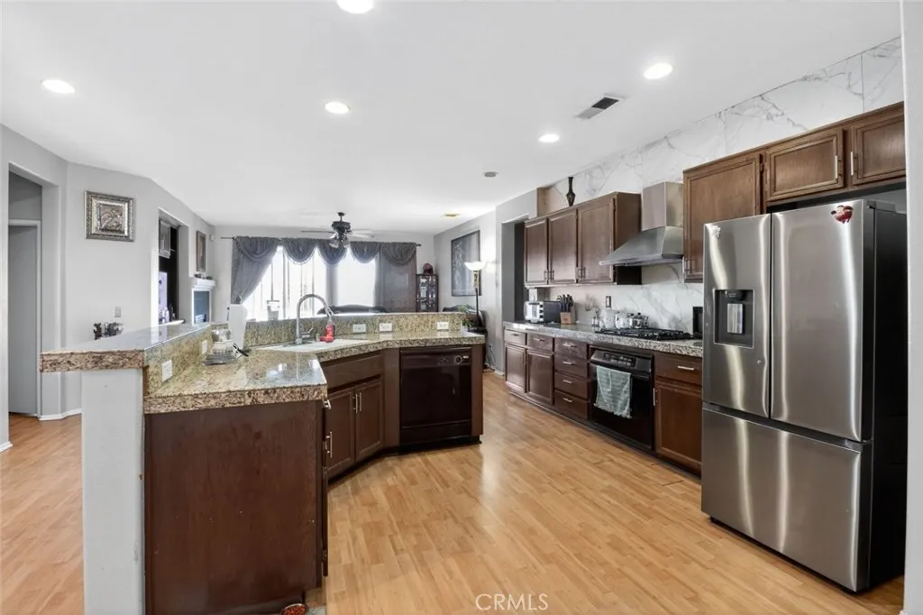 15940 Greyrock Street, Victorville, California 92395 home-pic-8