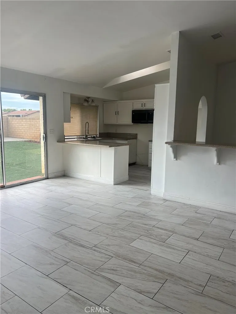 13013 Running Deer, Moreno Valley, California 92553 home-pic-7