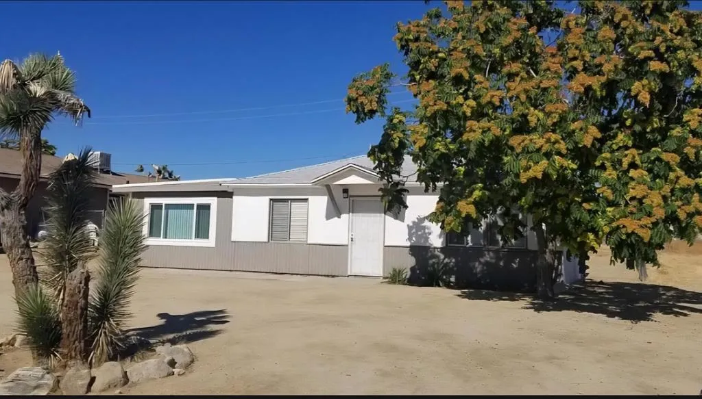 6414 Indio Avenue, Yucca Valley, California 92284 home-pic-3