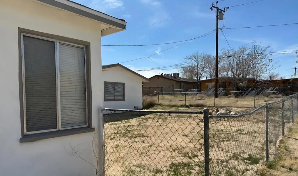 6414 Indio Avenue, Yucca Valley, California 92284 home-pic-5