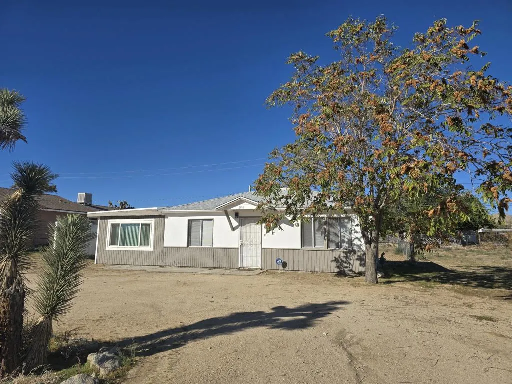 6414 Indio Avenue, Yucca Valley, California 92284 home-pic-0