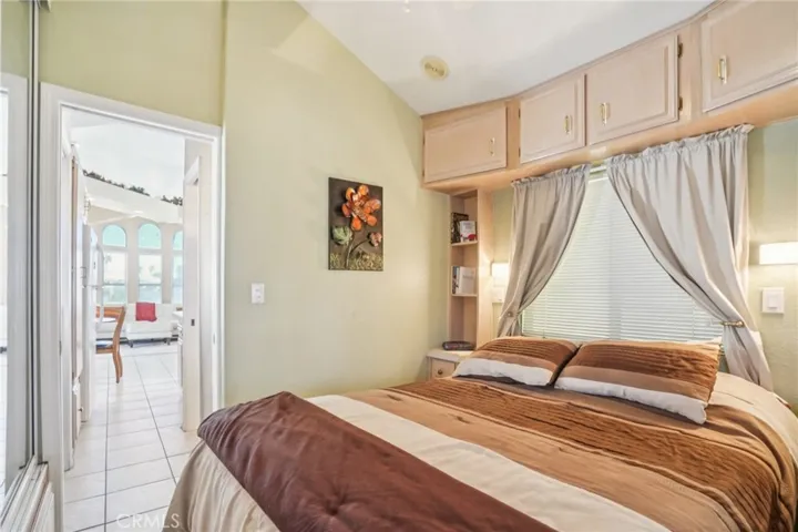 Queen bed with area to walk around.