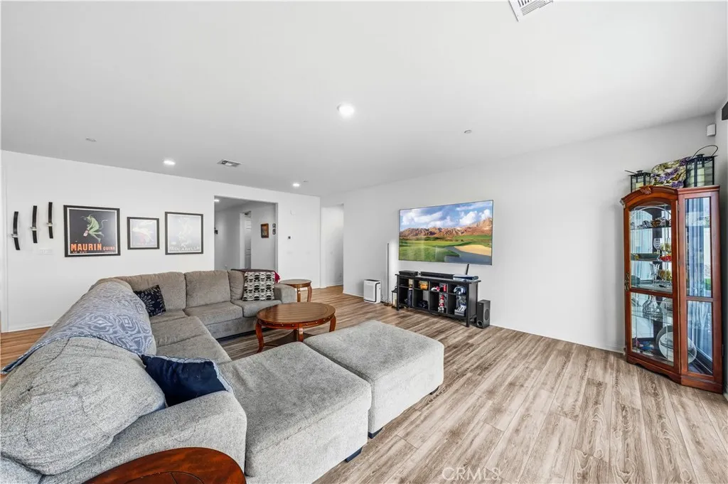 32463 Mckiernan Lane, Menifee, California 92584 home-pic-13