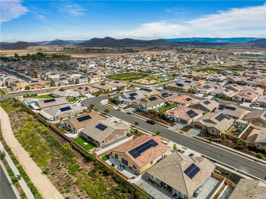 32463 Mckiernan Lane, Menifee, California 92584 home-pic-55