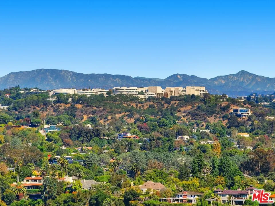13241 Riviera Ranch Road, Los Angeles, California 90049 home-pic-14