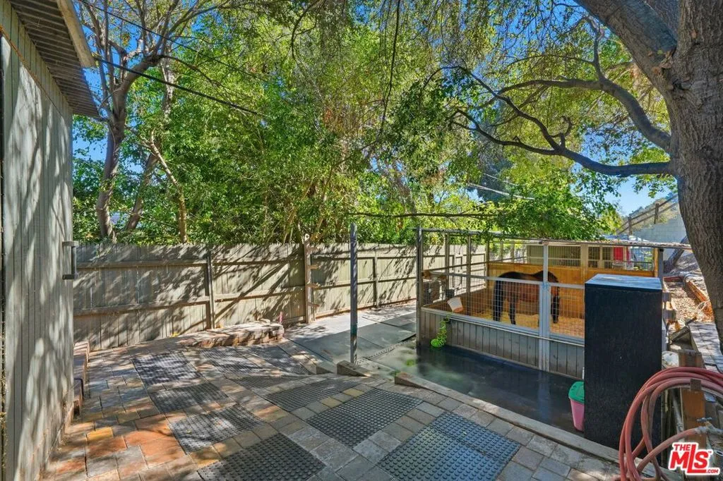 13241 Riviera Ranch Road, Los Angeles, California 90049 home-pic-12